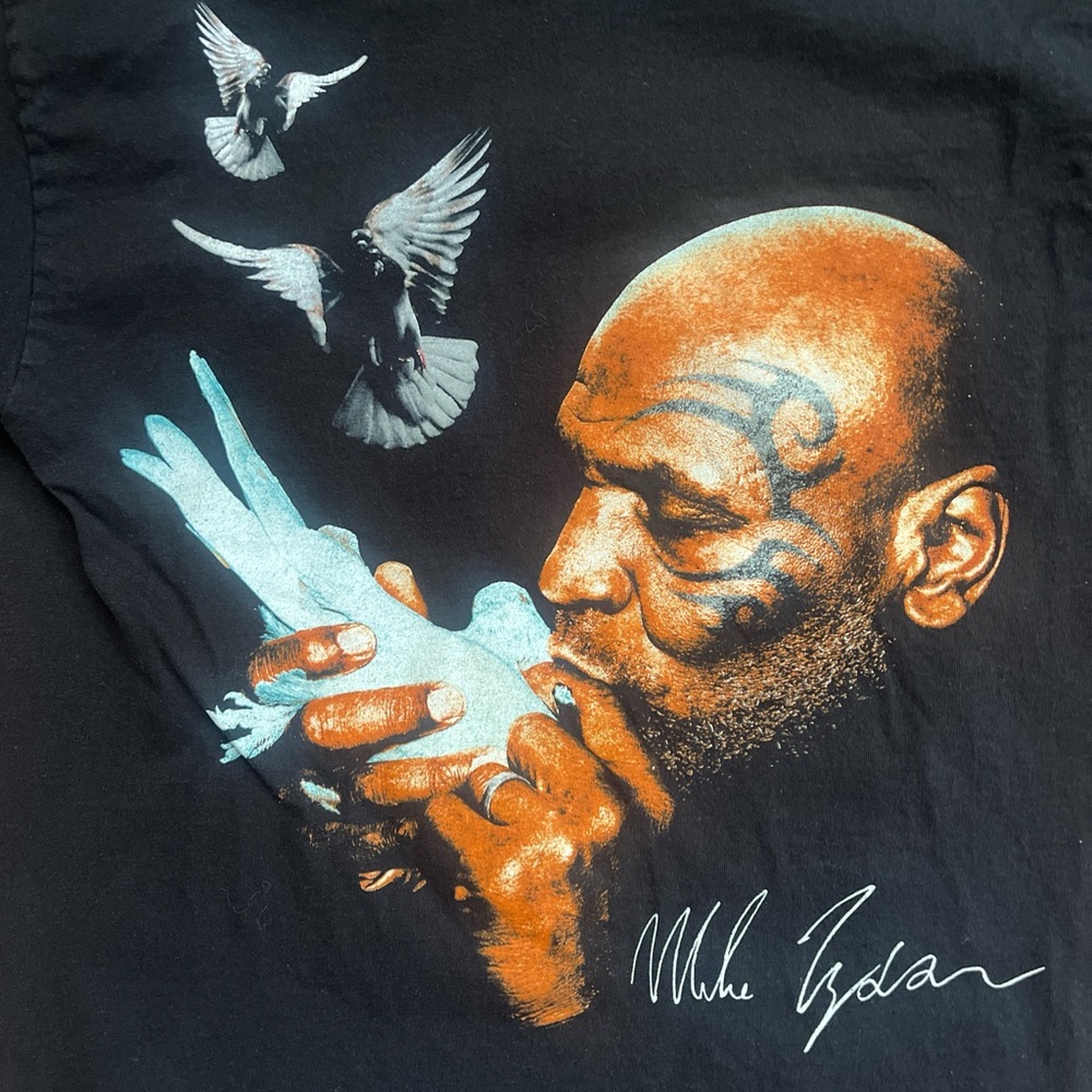 Mike Tyson Kissing Pigeon Black Medium T-shirt